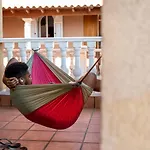 Duque Nest Hostel *