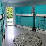 Duque Nest Hostel *