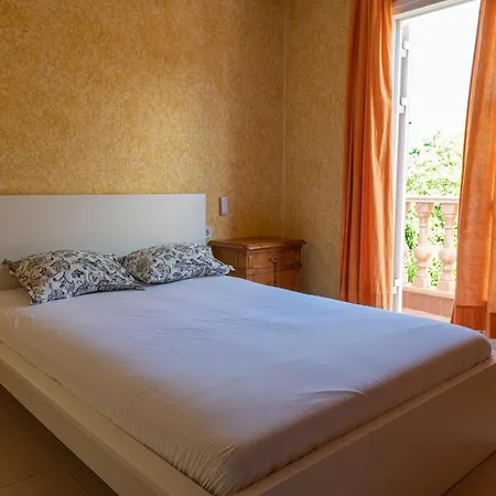 Duque Nest Hostel *