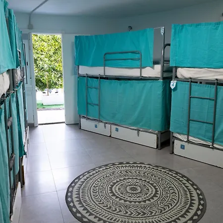 Duque Nest Hostel *