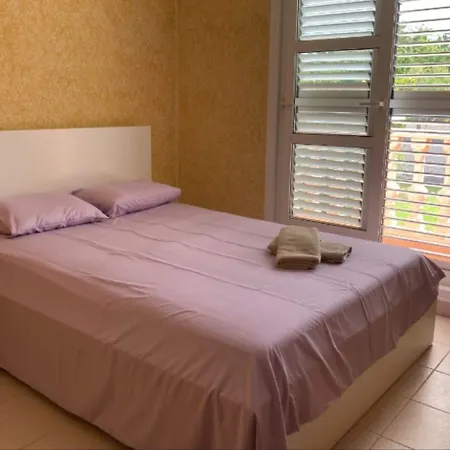 Duque Nest Hostel